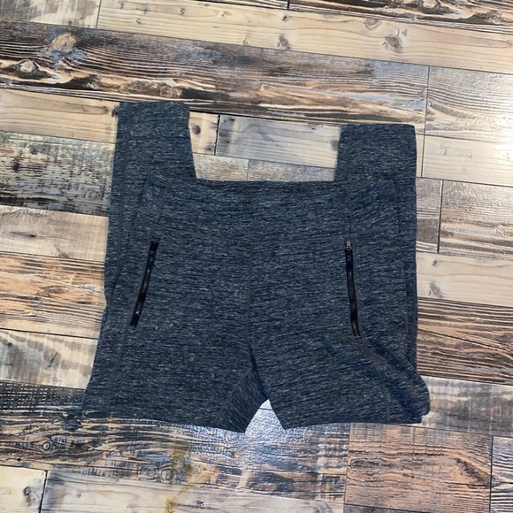 Calvin Klein Grey leggings with zipper pockets size large - Picture 2 of 4